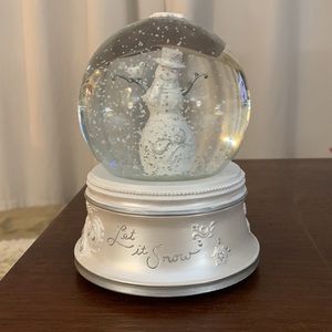 Musical snow globe. Tune: Let it Snow